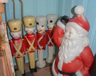 Vintage Lawn holiday Decor