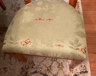 CLOSE UP OF DINING ROOM CHAIR