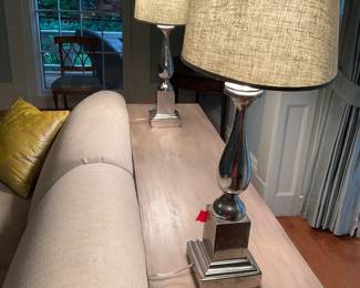 SOFA TABLE WITH PAIR OF MATCHING LAMPS
