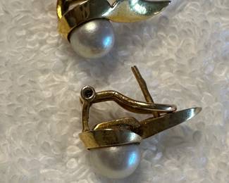 18 karat gold earrings