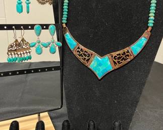 8 Turquoise Colored Jewelry Items Smokers House