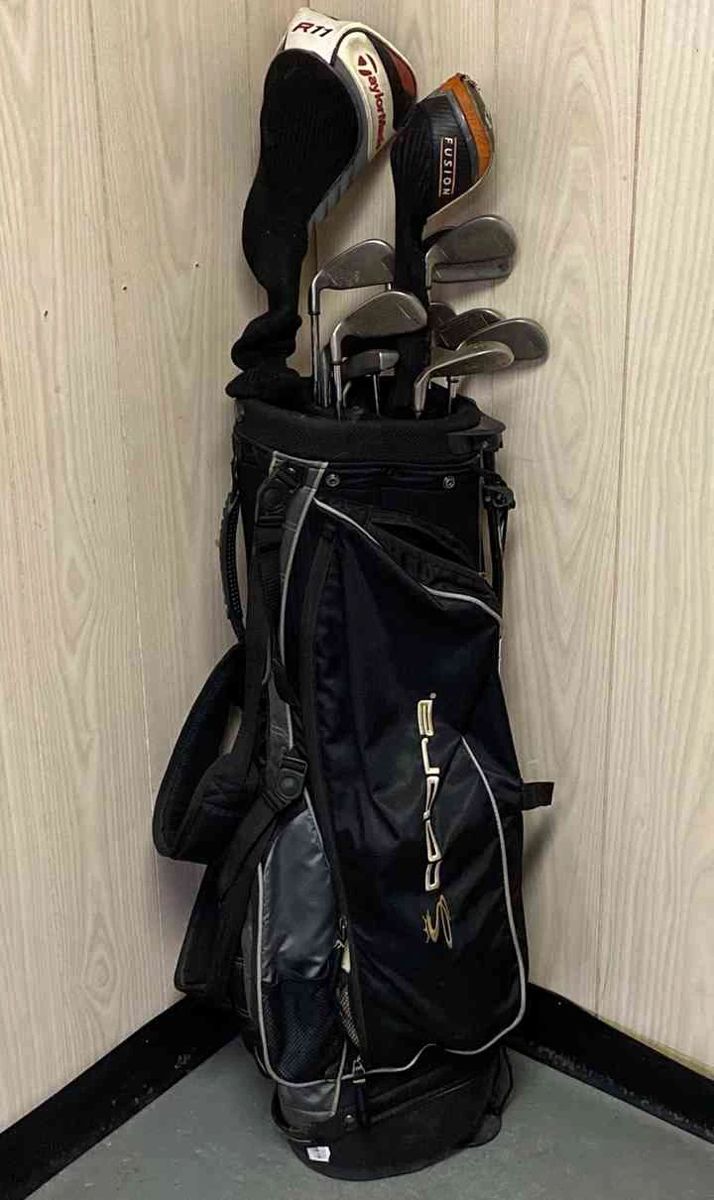 Cobra Golfbag With Calloway And Taylor Made Clubs 