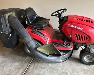 Troy Built Riding Mower 290 hours 