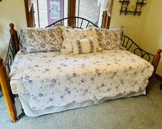 Beautiful Day Bed with Trundle 