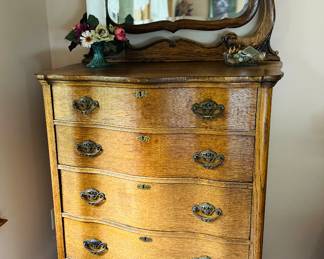 Antique Chest of Drawers 