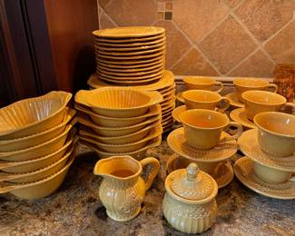 American Atelier service for 12 plus many extra pieces