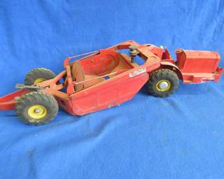 Lot 18: Vintage 1950's Red Doepke Model Toys Heiliner Earth Mover Road Scraper Grader