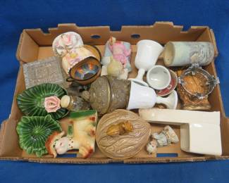 Lot 21: Ceramic and Glass Knick Knacks