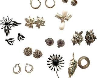 Vintage Brooches Clip Ons