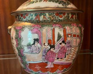 Antique Chinese family Rose Jar