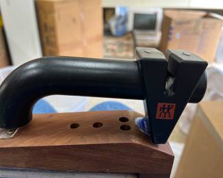 Knife/scissor sharpener