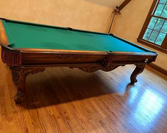 Pool table in excellent condition