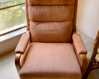 we have two of these La-Z-Boy  recliners, great condition 1 of 2