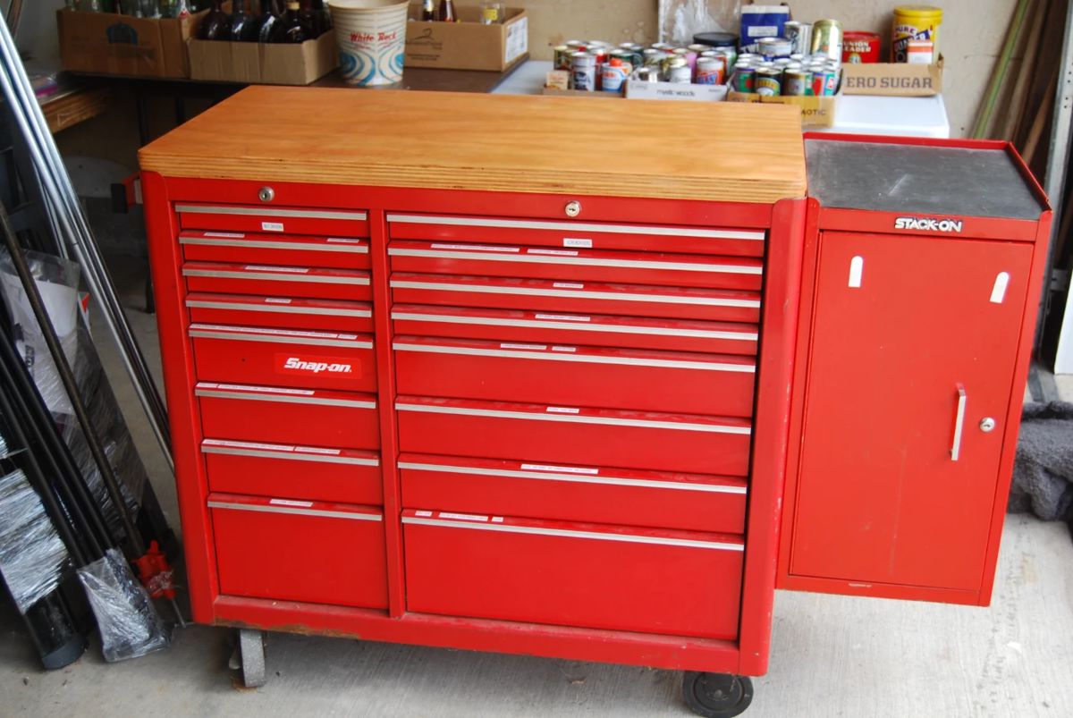 Estate Sale at the Garage in Appleton, WI starts on 9/20/2023