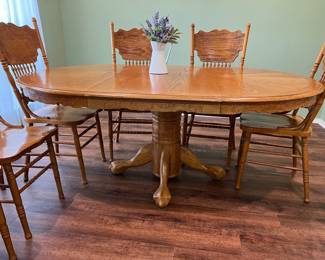 Dining table comes with one leave and six chairs
I have pulled the chairs away so that you can see the nice pedestal underneath the table