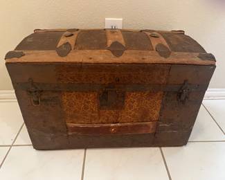 1800s vintage steamer trunk