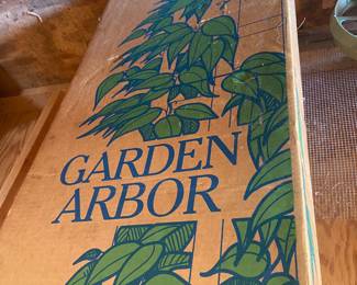 Cedar Arbor 7-8' x 4' mint in box