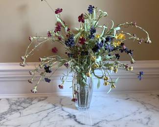 Many flower arrangements available 