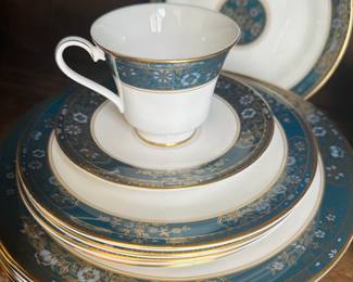 11 place settings available- gorgeous Royal Doulton 
