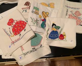 Large collection of vintage linens. 