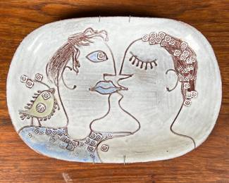 CLAIRE LAMBERT DOUR CLAY TRAY | Terra cotta clay tray glazed in white, decorated with a cubist-inspired figurative scene depicting two people kissing, one with a small songbird on their shoulder, by artist Claire Lambert. Mid-century. -  l. 12.5 x w. 8.75 x h. 1.5 in