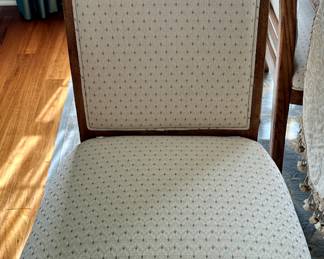 Henredon Bel Air Dining Room Set includes Dining Table with 6 Chairs. (85" L x 41.5" W + 20" Leaf), China Lit Hutch/Breakfront and Cool Buffet than is convertible to a Bar(See Photos)