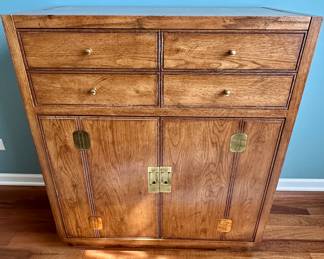 Henredon Bel Air Dining Room Set includes Dining Table with 6 Chairs. (85" L x 41.5" W + 20" Leaf), China Lit Hutch/Breakfront and Cool Buffet than is convertible to a Bar(See Photos)