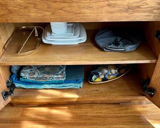 Henredon Bel Air Dining Room Set includes Dining Table with 6 Chairs. (85" L x 41.5" W + 20" Leaf), China Lit Hutch/Breakfront and Cool Buffet than is convertible to a Bar(See Photos)