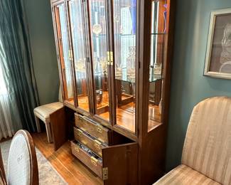 Henredon Bel Air Dining Room Set includes Dining Table with 6 Chairs. (85" L x 41.5" W + 20" Leaf), China Lit Hutch/Breakfront and Cool Buffet than is convertible to a Bar(See Photos)
