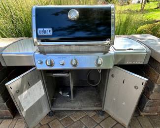 Weber Genesis Natural Gas Grill with Side Burner in Black