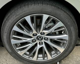 2021 Lexus ES250 AWD Silver over Tan/Black Leather Interior, Automatic, All Wheel Drive, Power Everything. Clean Title and only 6,691 Miles. 