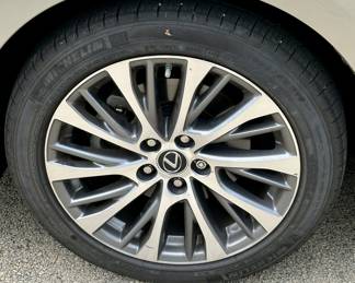 2021 Lexus ES250 AWD Silver over Tan/Black Leather Interior, Automatic, All Wheel Drive, Power Everything. Clean Title and only 6,691 Miles. 