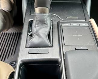 2021 Lexus ES250 AWD Silver over Tan/Black Leather Interior, Automatic, All Wheel Drive, Power Everything. Clean Title and only 6,691 Miles. 