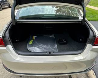 2021 Lexus ES250 AWD Silver over Tan/Black Leather Interior, Automatic, All Wheel Drive, Power Everything. Clean Title and only 6,691 Miles. 