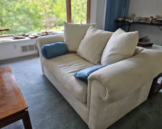 Lazarus Loveseat