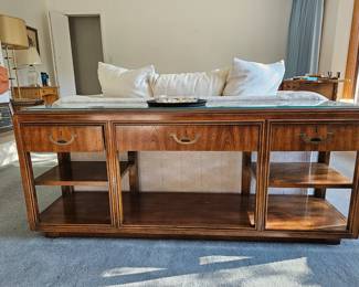 DREXEL Accolade Console
Excellent condition