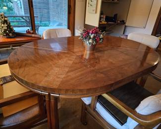 Beautiful round or oval table with 4 rolling chairs