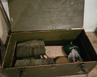 Vintage US Army Chest