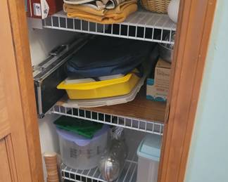 Miscellaneous kitchen items