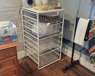 Metal basket organizer 