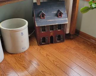 Red wing crocks, vintage house