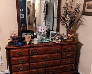 DREXEL MAHOGANY DRESSER & MIRROR