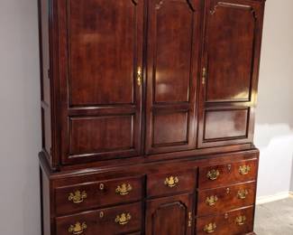 LARGE TRADITIONAL STYLE MULTI-PURPOSE ARMOIRE CABINET/ENTERTAINMENT CABINET