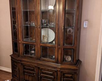 DREXEL CHINA CABINET with PANED GLASS DOORS