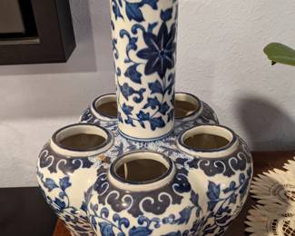 GUMPS BLUE ONION CHINESE TULIP VASE