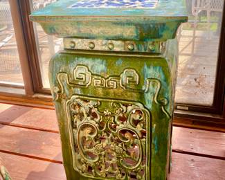 Porcelain garden seat