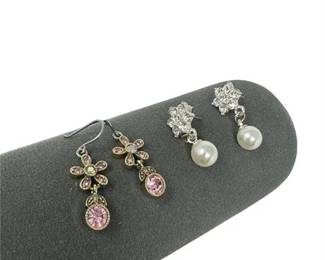 Lot 187   0 Bid(s)
Two Pair of Rhinestone Earrings