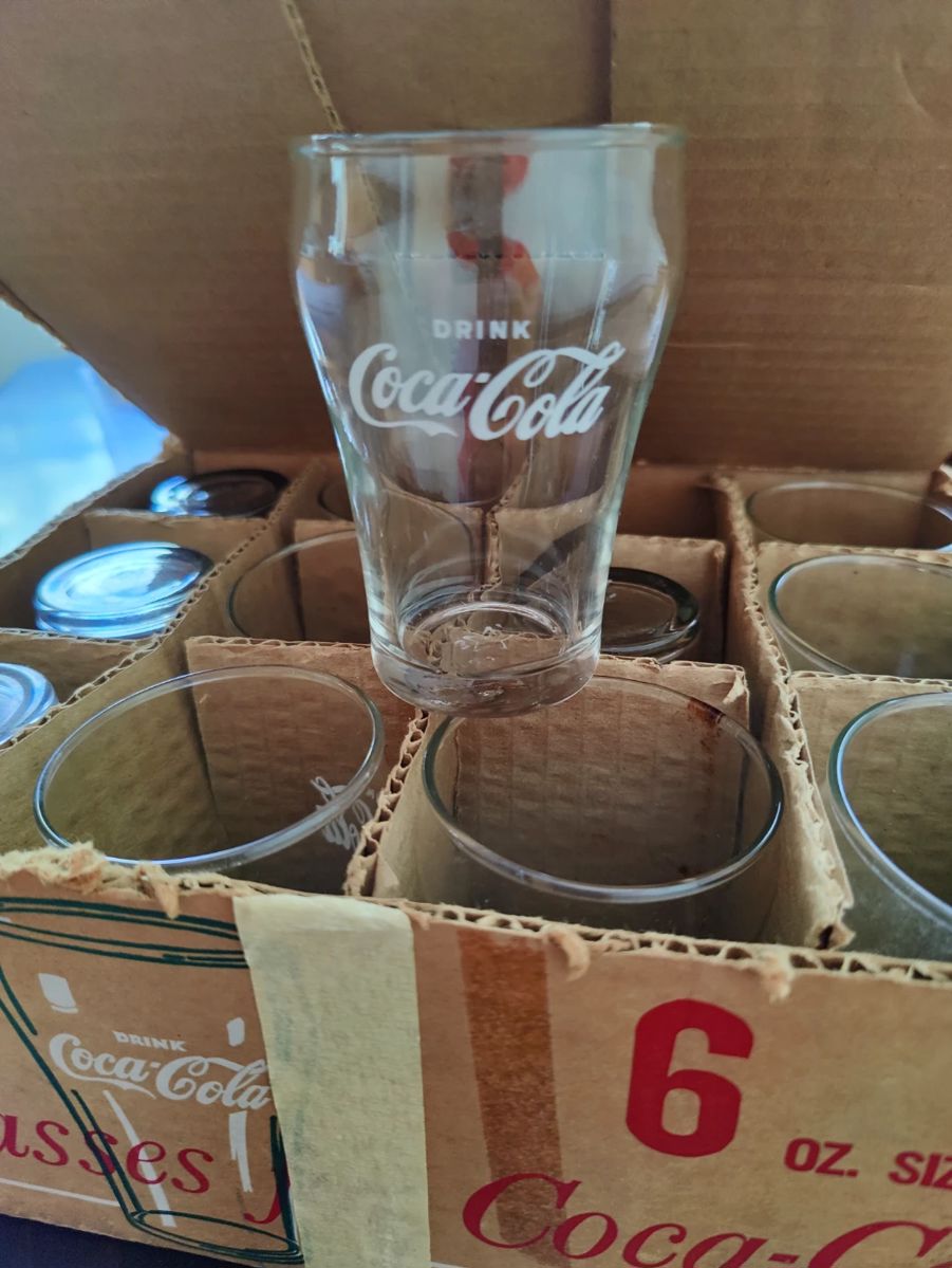 12 in the original box ... 6 oz ... soda fountain size