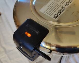 Huge 8 liter rice warmer ... could also be used for tamales ! ! 