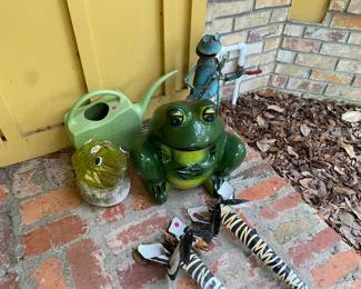 frog yard art